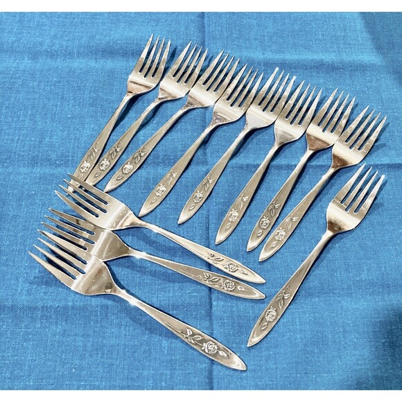 65 Piece Set Oneida Stainless 5-Pc Place Settings for 12 My Rose Pattern - Picture 10 of 16